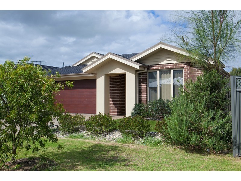 4 Burdekin Lane, Pakenham VIC 3810