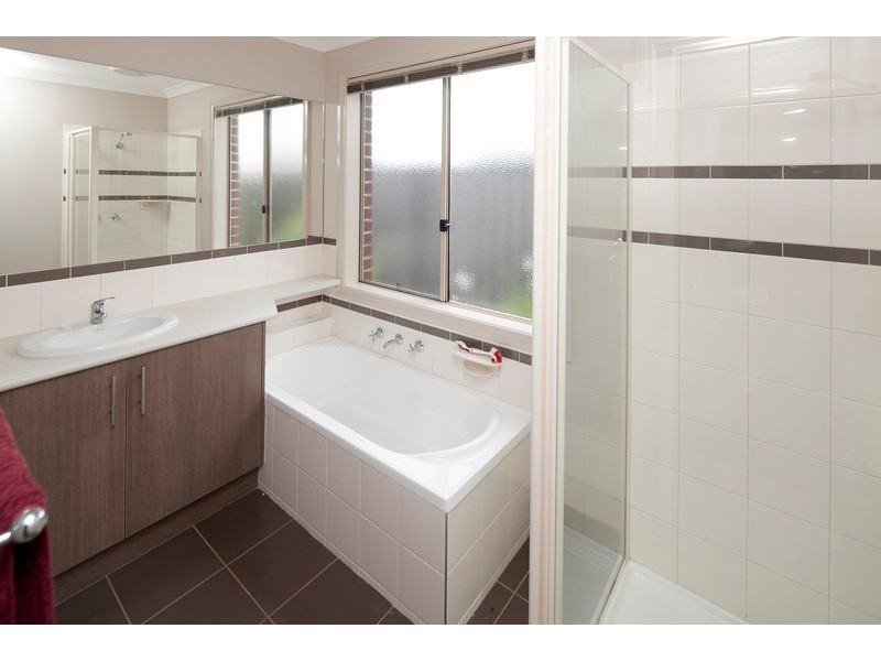 4 Burdekin Lane, Pakenham VIC 3810