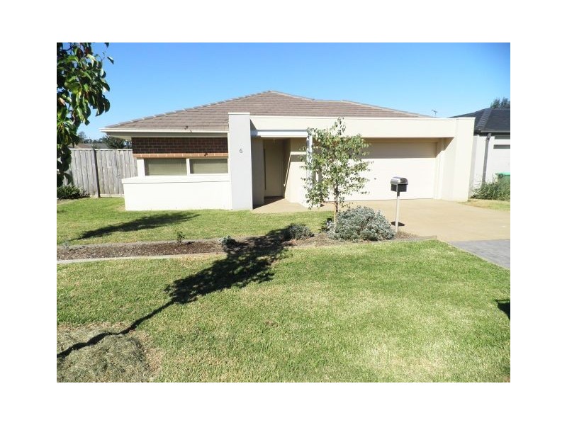 6 Algerd Way, Pakenham VIC 3810