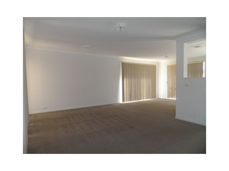 6 Algerd Way, Pakenham VIC 3810