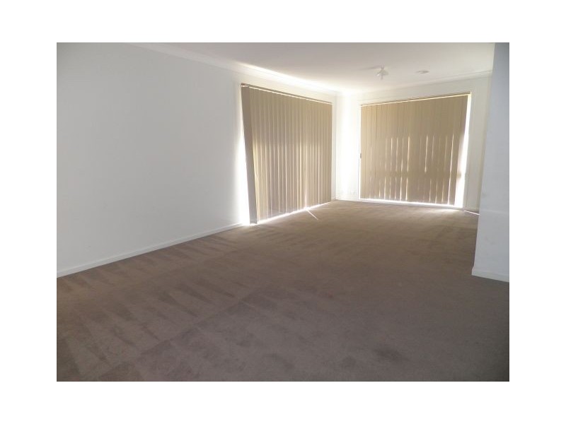 6 Algerd Way, Pakenham VIC 3810