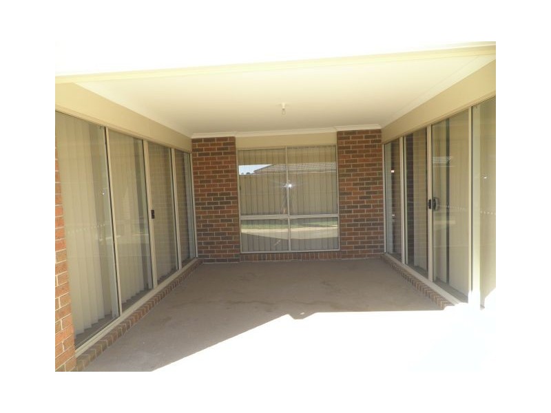 6 Algerd Way, Pakenham VIC 3810