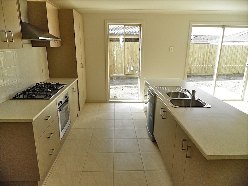 14 Spinebill Street, Pakenham VIC 3810