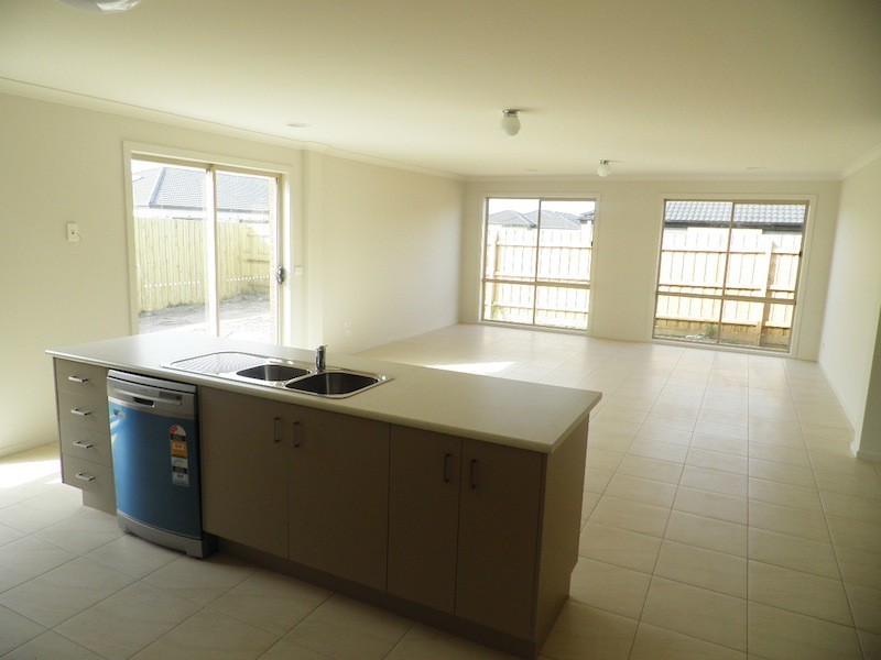 14 Spinebill Street, Pakenham VIC 3810