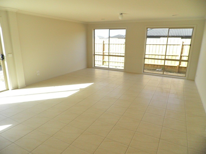 14 Spinebill Street, Pakenham VIC 3810