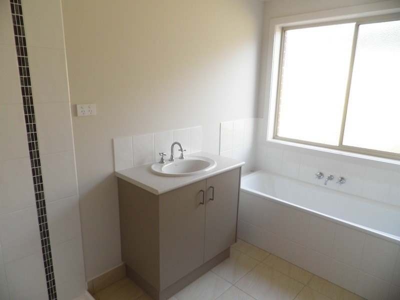 14 Spinebill Street, Pakenham VIC 3810