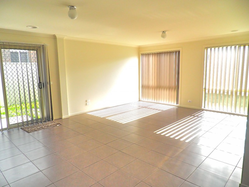 64 Bluehills Boulevard, Pakenham VIC 3810