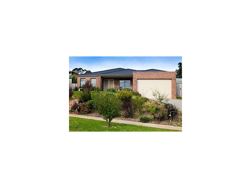 27 Claudia Crescent, Drouin VIC 3818