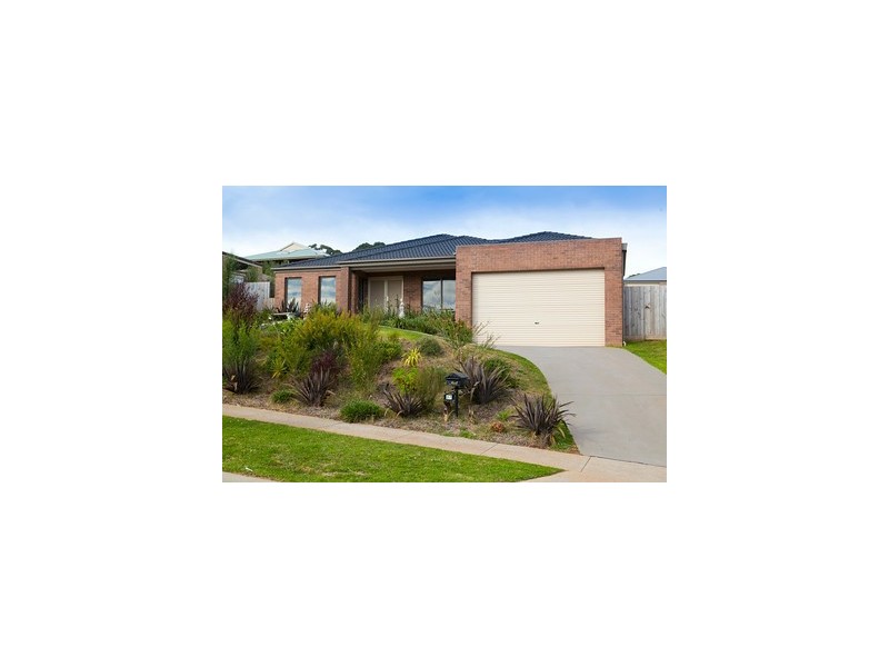 27 Claudia Crescent, Drouin VIC 3818