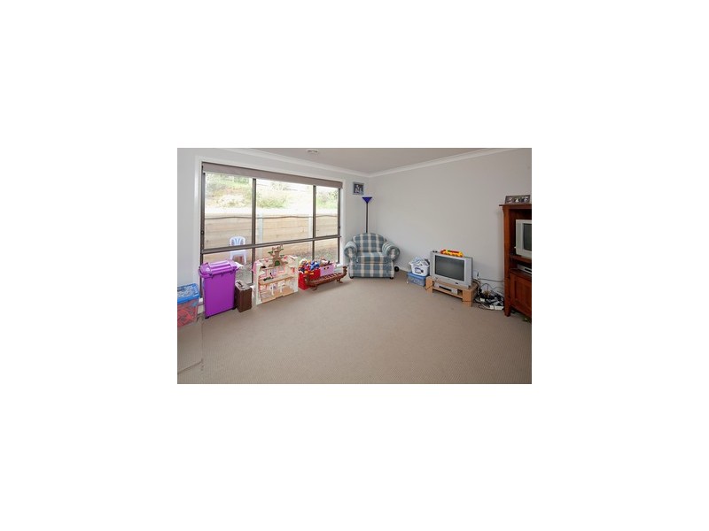 27 Claudia Crescent, Drouin VIC 3818