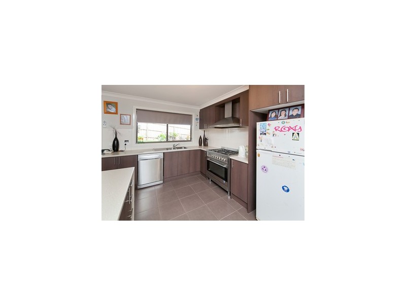 27 Claudia Crescent, Drouin VIC 3818