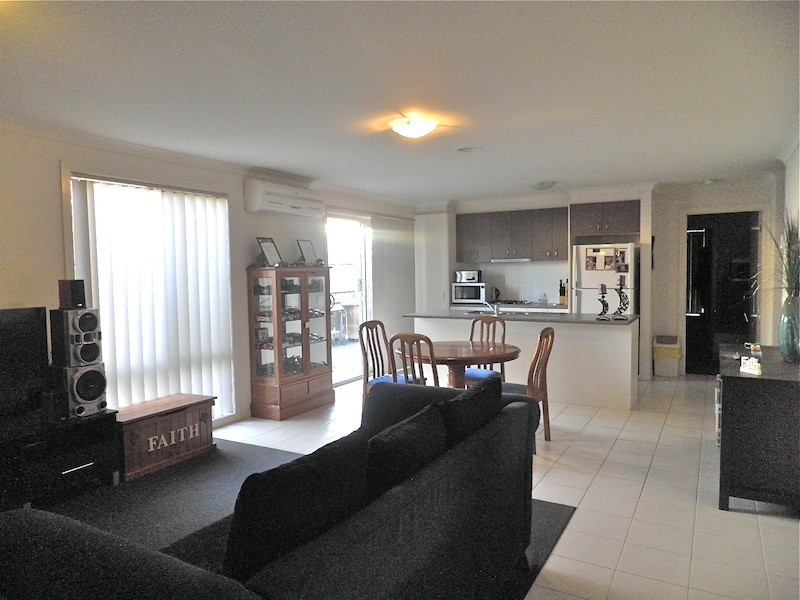 51 Wakenshaw Cres, Pakenham VIC 3810