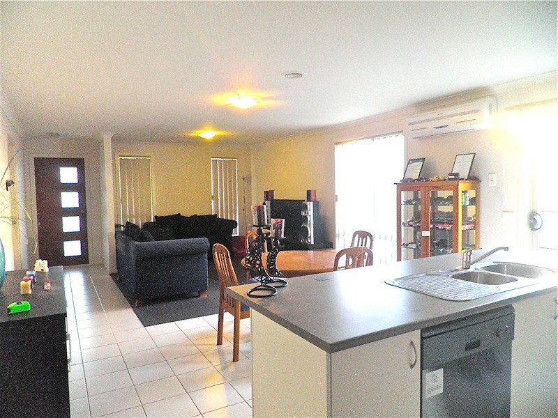 51 Wakenshaw Cres, Pakenham VIC 3810