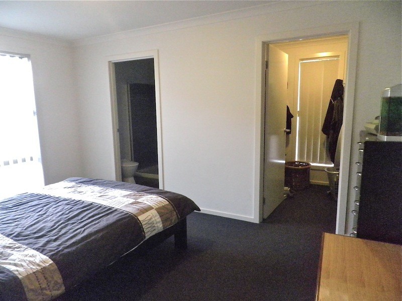 51 Wakenshaw Cres, Pakenham VIC 3810