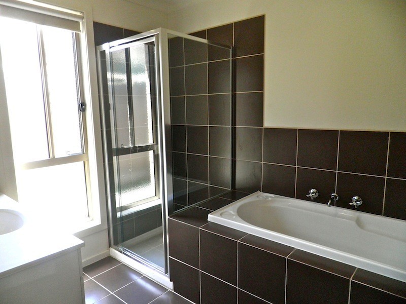 51 Wakenshaw Cres, Pakenham VIC 3810