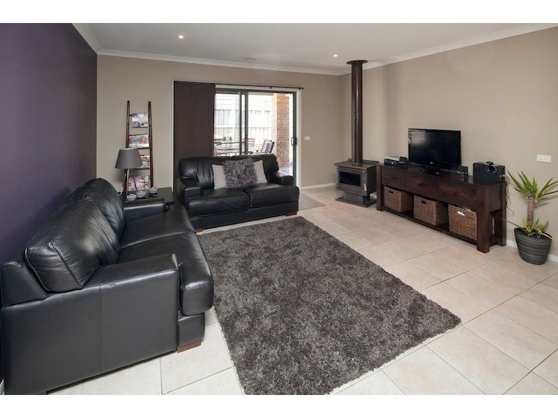 22 Adriana Circuit, Cranbourne VIC 3977