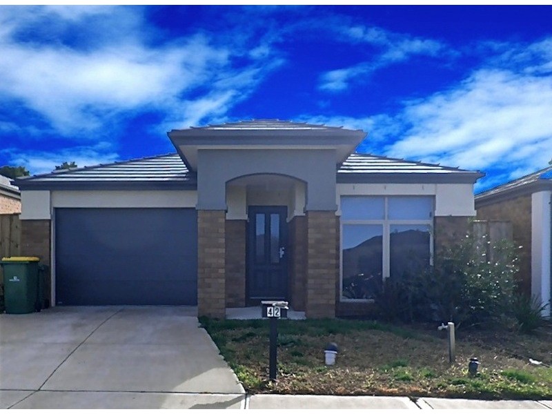 42 Devine Drive, Pakenham VIC 3810