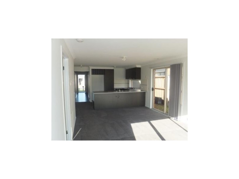 42 Devine Drive, Pakenham VIC 3810