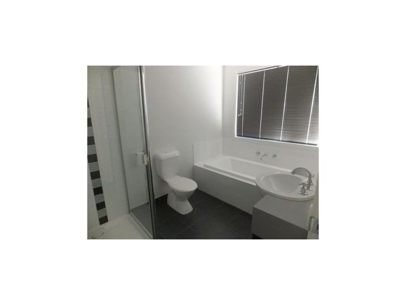 42 Devine Drive, Pakenham VIC 3810