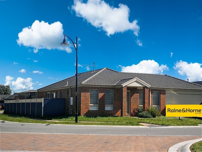 25 Scarlet Crescent, Pakenham VIC 3810