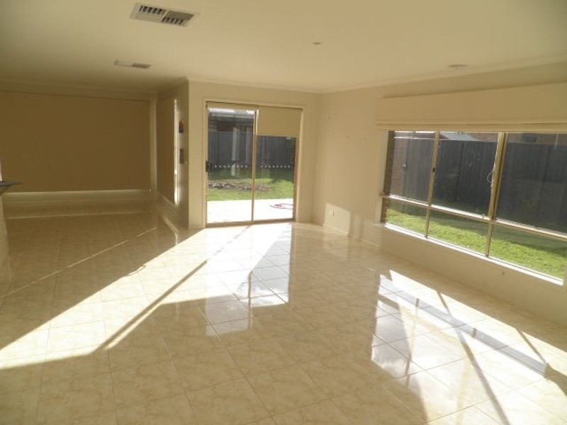 25 Scarlet Crescent, Pakenham VIC 3810