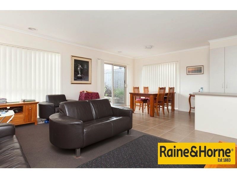 7 Cascade Way, Pakenham VIC 3810
