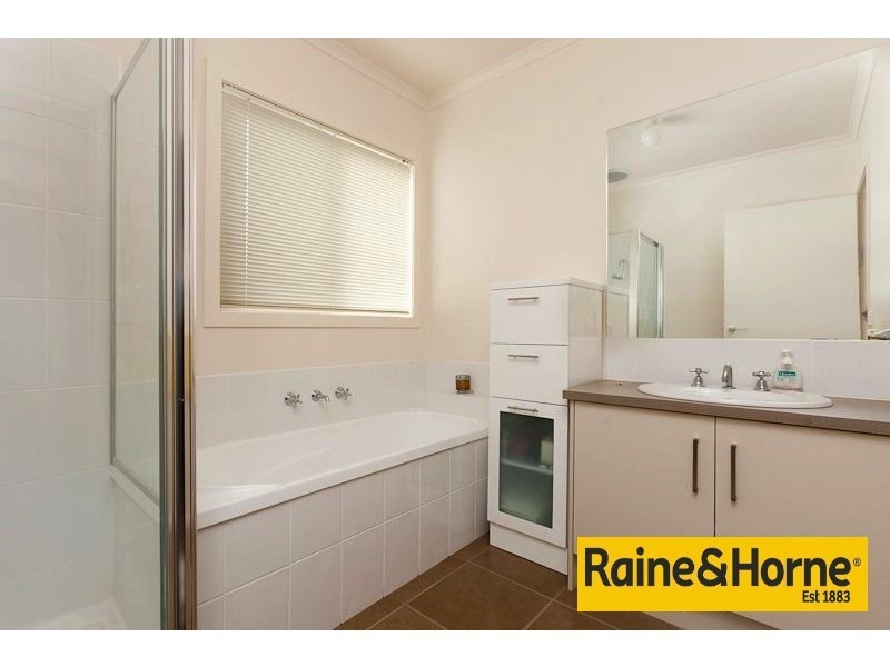 7 Cascade Way, Pakenham VIC 3810