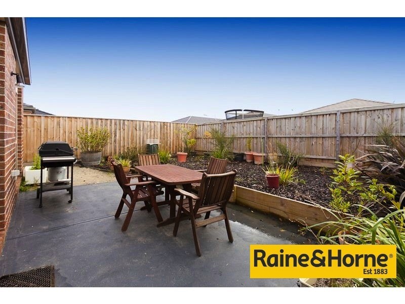 7 Cascade Way, Pakenham VIC 3810