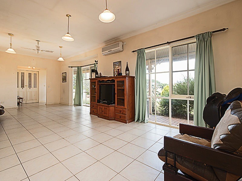 260 Army Road, Pakenham VIC 3810