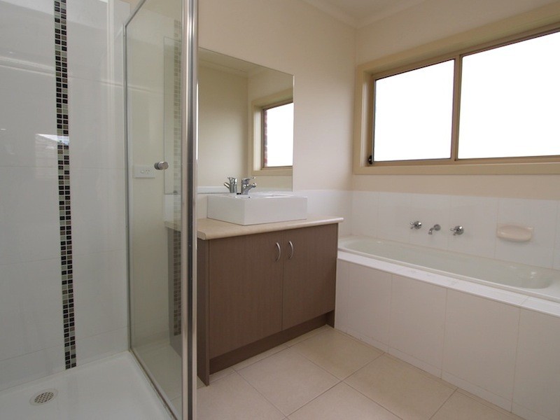 3 Red Gum Cct, Pakenham VIC 3810