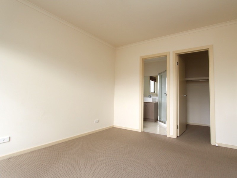 3 Red Gum Cct, Pakenham VIC 3810