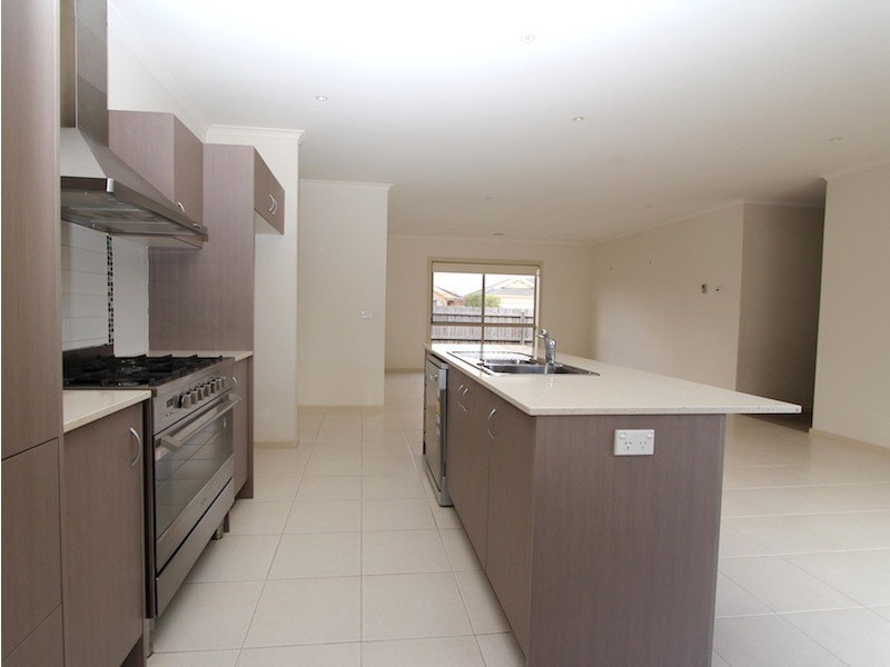 3 Red Gum Cct, Pakenham VIC 3810