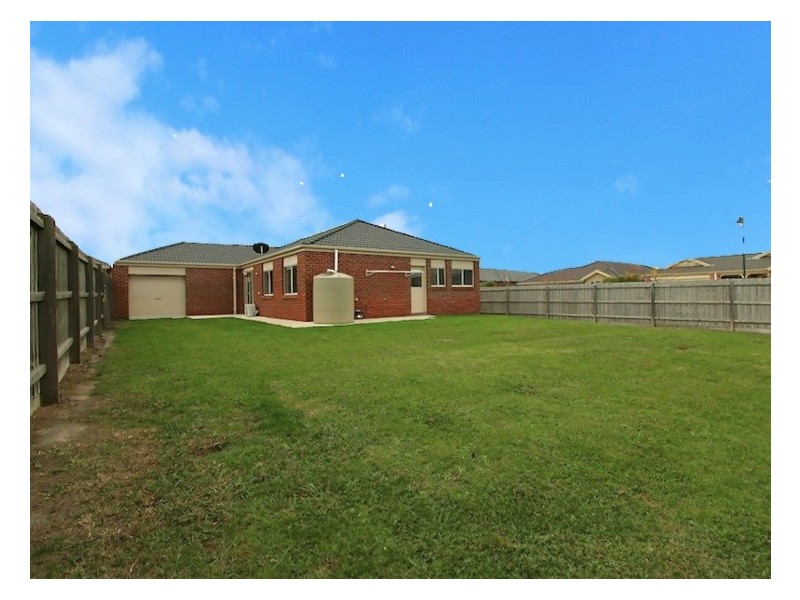 3 Red Gum Cct, Pakenham VIC 3810