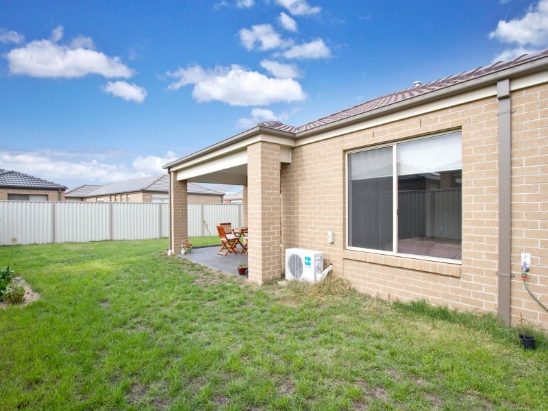 19 Serenity Street, Pakenham VIC 3810