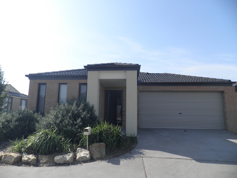 Unit 16/108 Ahern Road, Pakenham VIC 3810
