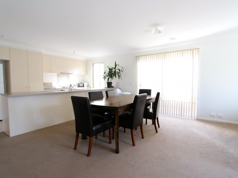 48 Devine Drive, Pakenham VIC 3810