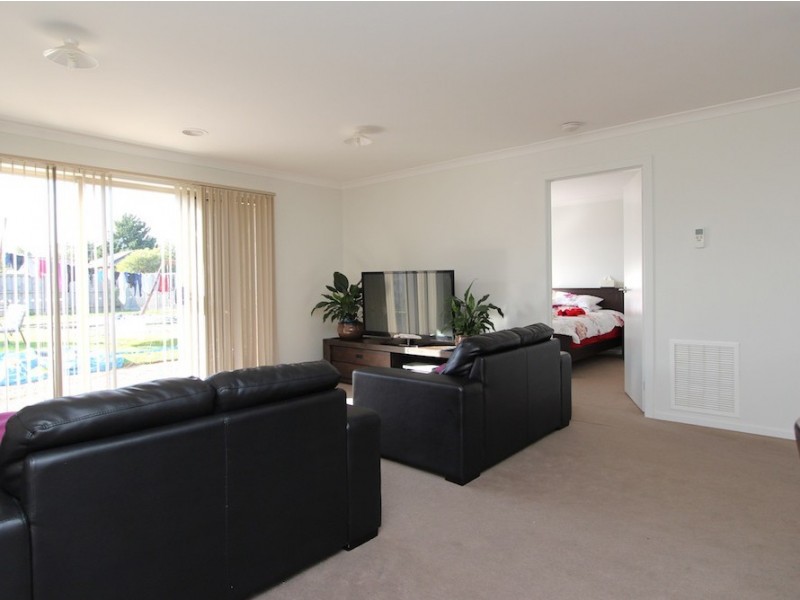 48 Devine Drive, Pakenham VIC 3810