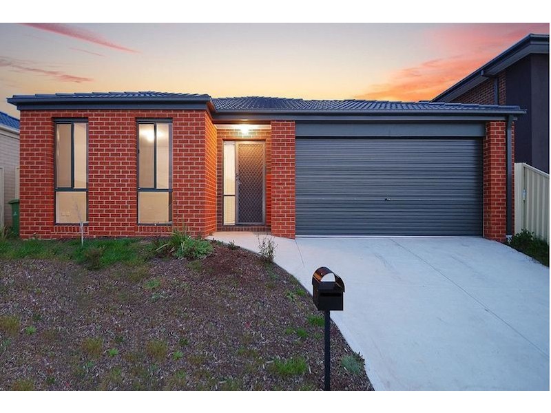 130 Blue Horizons Way, Pakenham VIC 3810