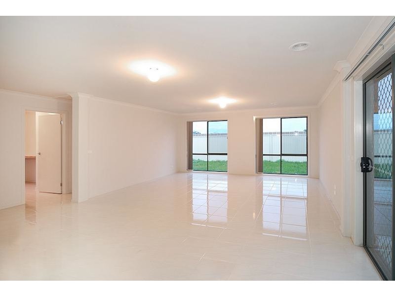 130 Blue Horizons Way, Pakenham VIC 3810