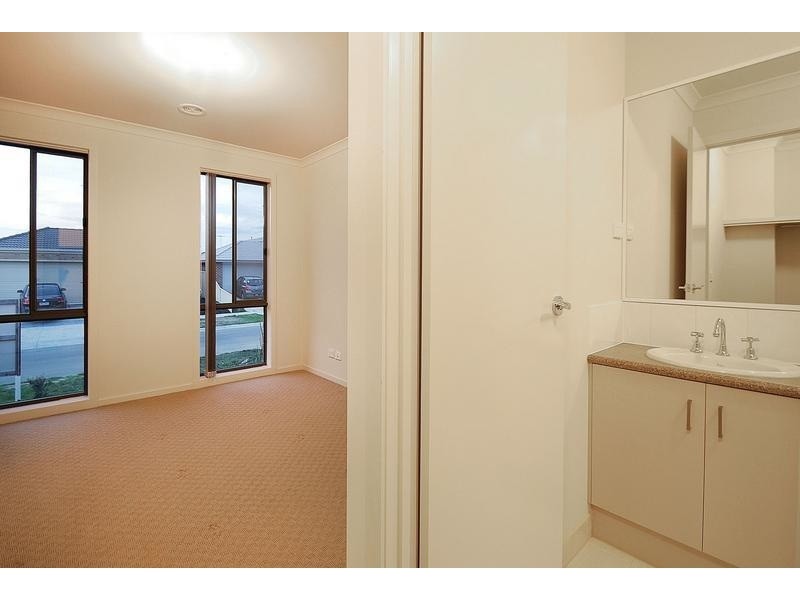 130 Blue Horizons Way, Pakenham VIC 3810