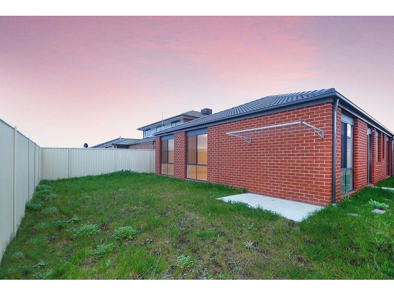 130 Blue Horizons Way, Pakenham VIC 3810
