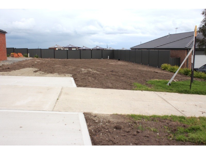 14 Bonneville Parade, Pakenham VIC 3810