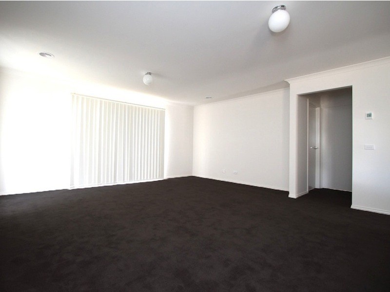 4/155 Ahern Road, Pakenham VIC 3810