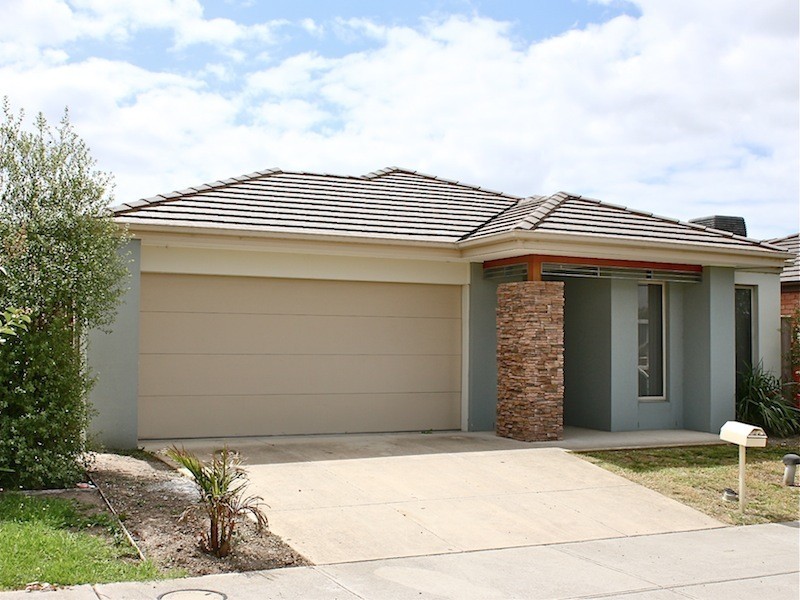 48 Devine Drive, Pakenham VIC 3810