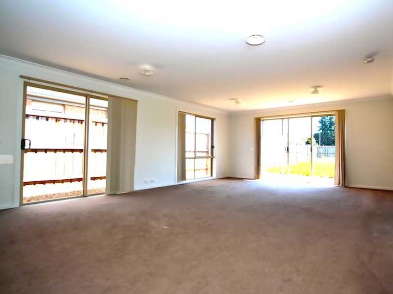 48 Devine Drive, Pakenham VIC 3810