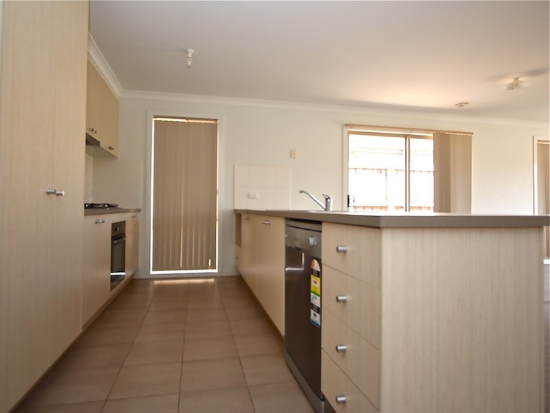 48 Devine Drive, Pakenham VIC 3810