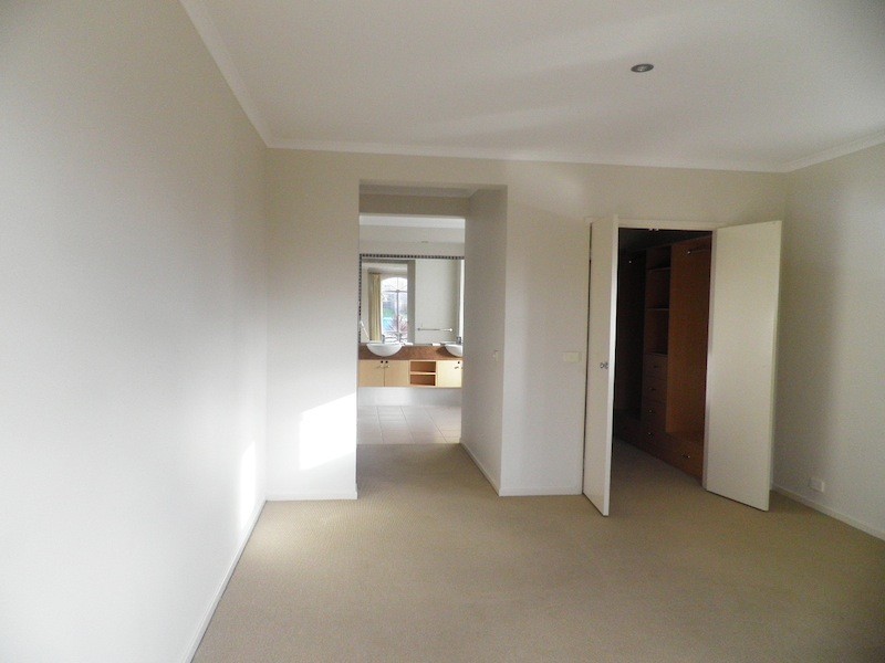 7 Fairways Boulevard, Cranbourne North VIC 3977