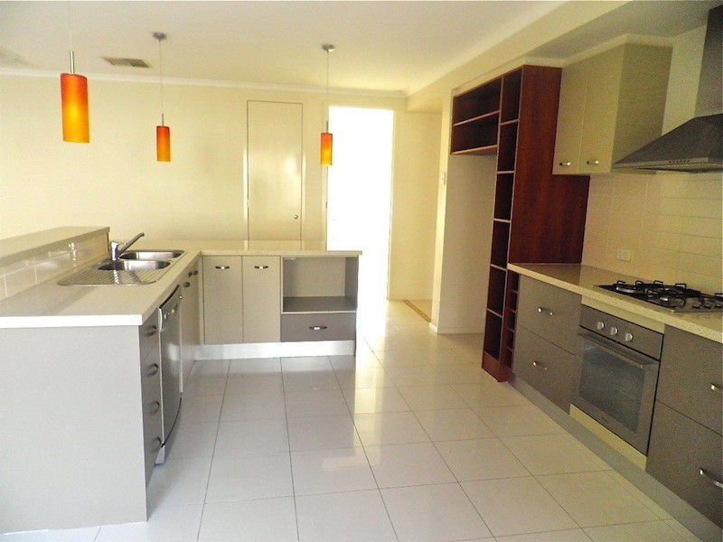 7 Fairways Boulevard, Cranbourne North VIC 3977