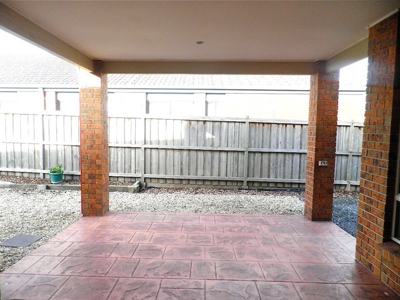 7 Fairways Boulevard, Cranbourne North VIC 3977