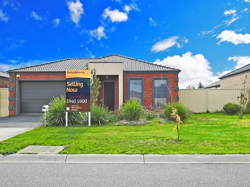2 Delft Place, Pakenham VIC 3810